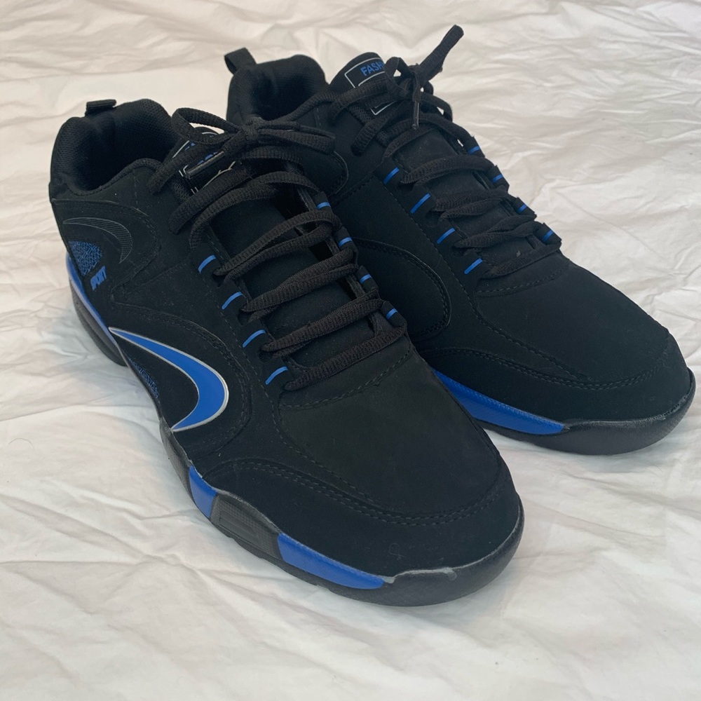 Black and blue sneakers, brand new 10.5
